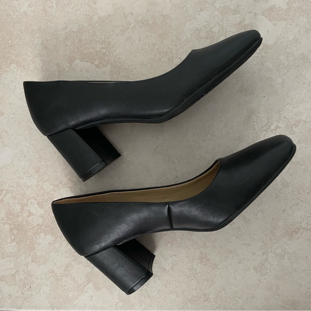 Naturalizer block pumps